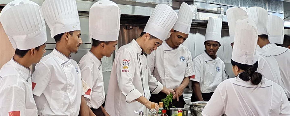 海南省今年首个教育部教育援外（面向尼泊尔中式烹饪职业技能培养）项目在我校举行
